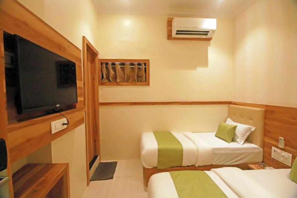 Airport Hotel Gross Palace Neu-Delhi Zimmer foto